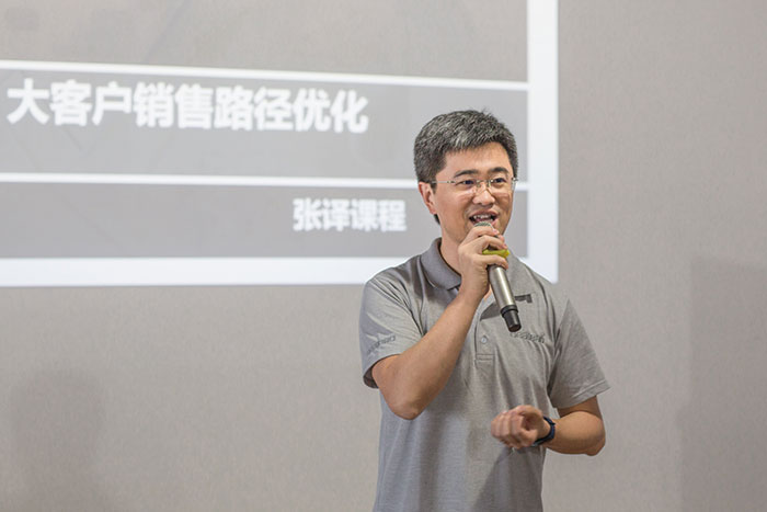 百聯(lián)開展新一輪培訓(xùn)：提高員工職業(yè)素質(zhì)，增強客戶服務(wù)能力